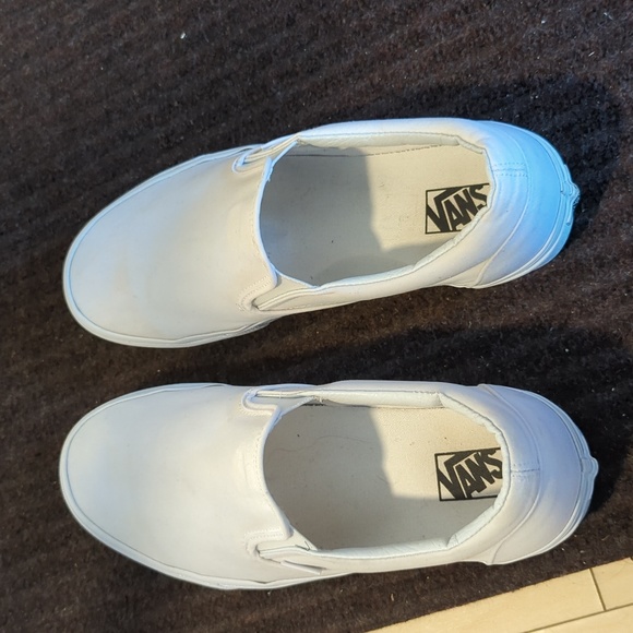 Vans - Picture 1 of 9